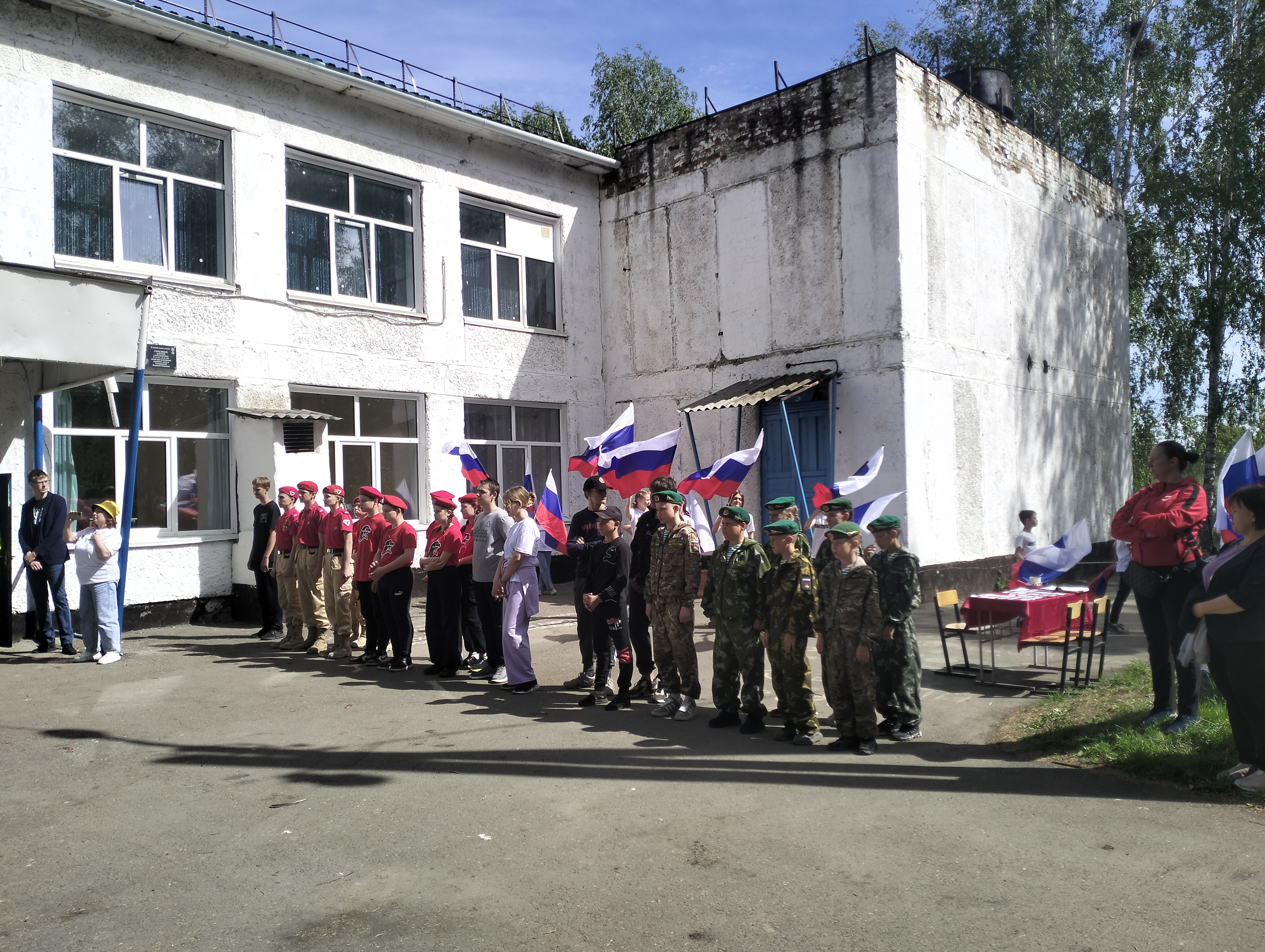 в Заринском филиале  &quot;Первомайская СОШ №2&quot; Бийского района состоялась военно-спортивная игра &quot;На страже отечества&quot;.